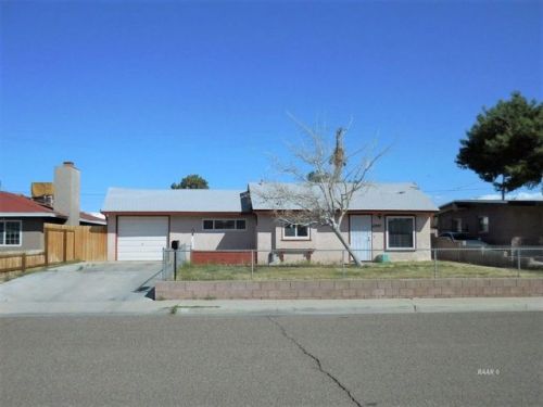 424 Sanders St, Ridgecrest CA  93555-3642 exterior