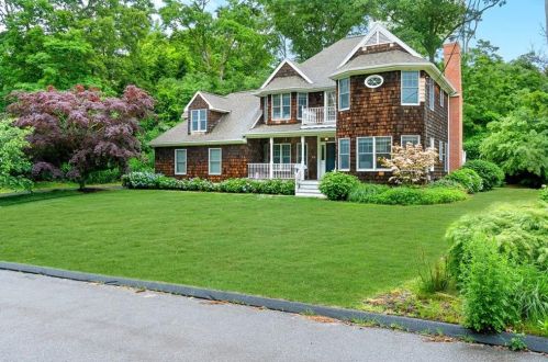 23 Knollwood Dr, Westerly, RI 02891-3552