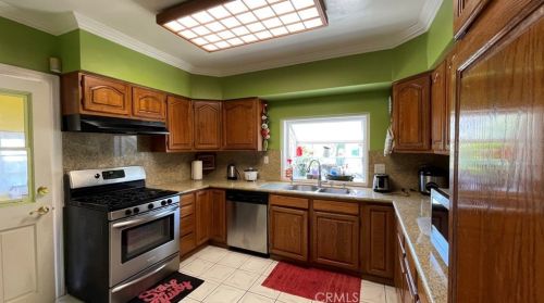 548 Oak St, Glendale CA 91204-1136 exterior