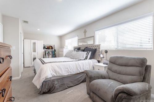 2418 Royal Ave, Simi Valley CA 93065-4759 exterior