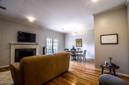 502 Ansley Villa Dr, Atlanta GA  30324-4813 exterior