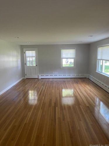 14 Hilltop Dr, Huntington CT  06484-2127 exterior