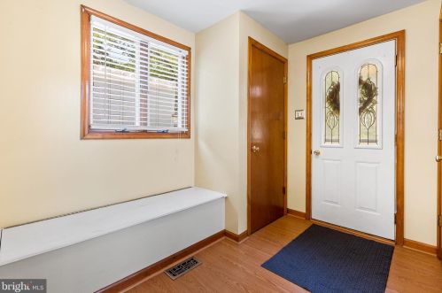 614 Meadowvale Ln, Media, PA 19063-5016