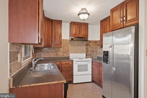 39 Hillman Ct, Aberdeen MD  21001-2406 exterior