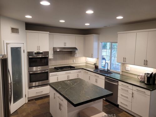 33 Commonwealth, Irvine CA  92618-7003 exterior