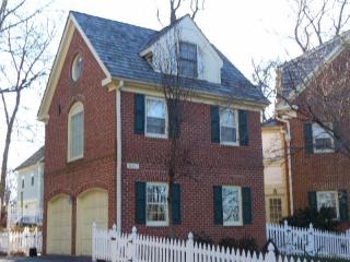 811 Inspiration Ln, Gaithersburg MD  20878-5634 exterior