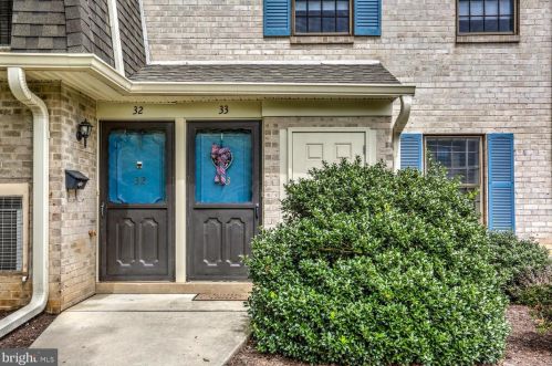 33 Valleybrook Dr, Lancaster PA  17601-4612 exterior