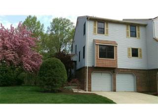 4801 Stonehedge Rd, Edison, NJ 08820-4221