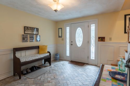 4 Aspen Cir, Londonderry, NH 03053-7416