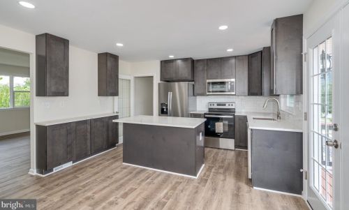 201 Pointfield Dr, Harpers Ferry WV 25425-5173 exterior