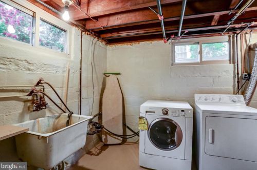 1321 Cheves Pl, Lancaster PA  17603-4943 exterior