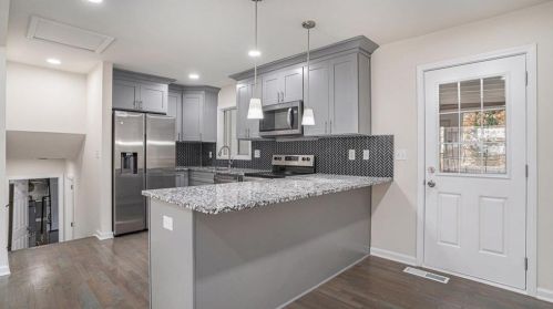 792 Magna Carta Dr, Atlanta GA  30318-6058 exterior