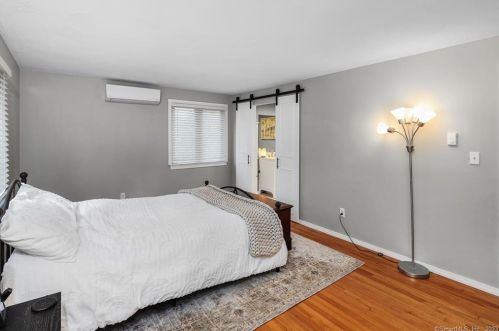 1 Yellow Yellow Cir, Middletown CT  06457-4929 exterior