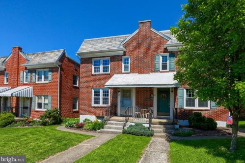25 Sunset Ave, Ephrata, PA 17522-2302