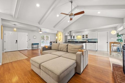 2608 Dunbarton Dr, Austin TX  78723-2233 exterior