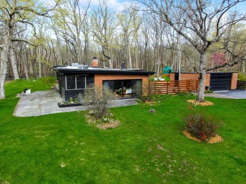 490 Thornmeadow Rd, Bannockburn, IL 60015-3747