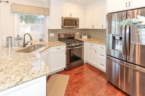 58 Chelsea Ave, Sugar Grove, IL 60554-5407
