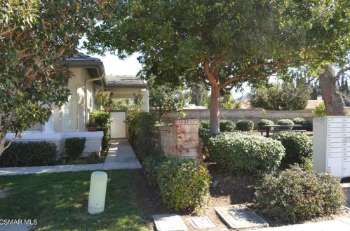 2040 Freesia Ave, Simi Valley CA  93063-3534 exterior
