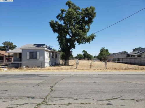 216 9th St, Stockton, CA 95206-3106