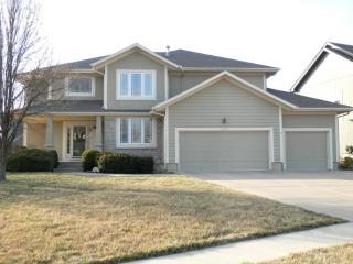 8022 Mccormack Dr, Shawnee Mission, KS 66227-2214