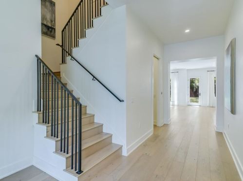 2907 Clear View Dr, Austin TX  78703 exterior