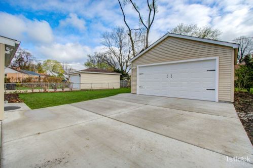 662 Clarendon Ave, Arlington Hts IL  60004-4902 exterior