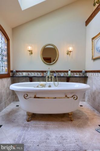 1991 Pickering Trl, Lancaster PA 17601-4972 exterior