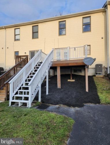 1410 Wyeth St, Harrisburg, PA 17102-1671