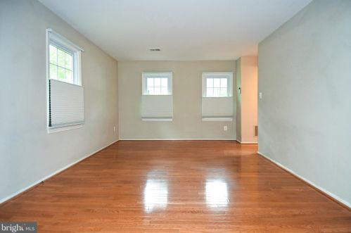 5640 Kirkham Ct, Springfield VA  22151-1709 exterior