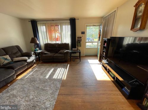 906 Hubbs Dr, Palmyra, NJ 08065-1708