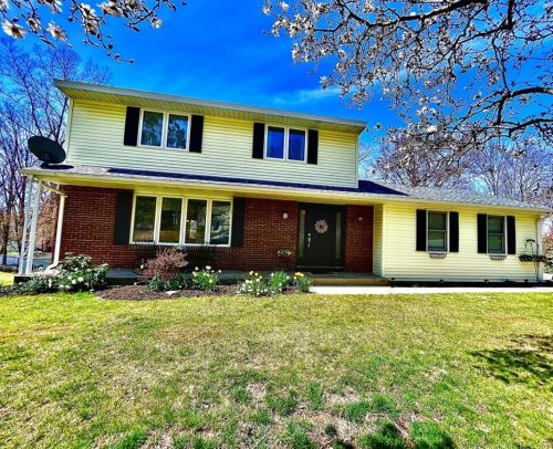 23 Birchwood Dr, Killingly CT  06241-2200 exterior