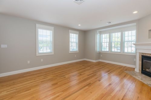 198 Islington St, Portsmouth, NH 03801-4204