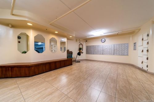 818 King St, Honolulu HI  96813-3003 exterior