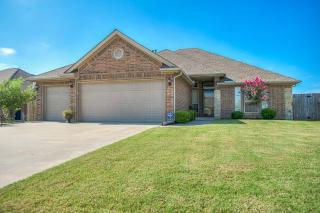 558 Broadpoint Court Way, Mustang, OK 73064-3601