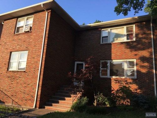 64 Scudder St, Outwater, NJ 07026-2558