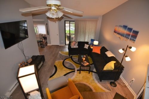 144 Overlook Dr, Clinton, NJ 08809-1109