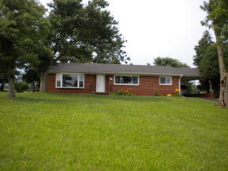 1214 Jones Chapel Rd, Byrdstown, TN 38549-4615