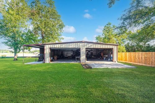 1016 Chateau Wood Pkwy Dr, Conroe TX  77385-9771 exterior