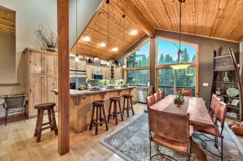 10511 Jeffrey Way, Truckee CA  96161-2518 exterior