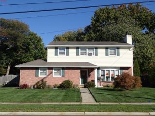 9 Galewood Dr, Hazlet, NJ 07730-1809