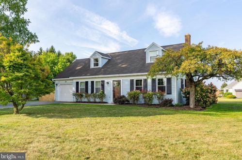 13 Mohler Church Rd, Ephrata, PA 17522-9218