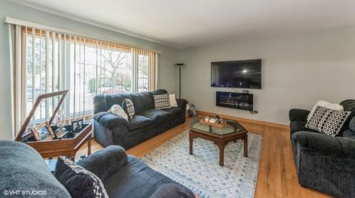 8212 Lyons St, Niles IL  60714-1336 exterior