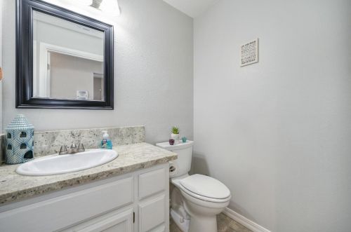 5652 Walnut Ave, Citrus Heights CA  95662-5316 exterior