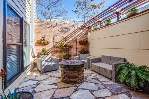 3919 Buena Vista St, Dallas TX  75204-1683 exterior