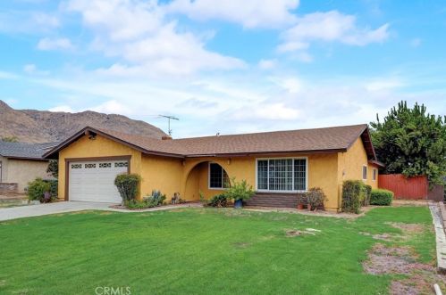 170 Shady Grove Dr, Riverside, CA 92507-4009