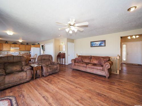 4662 8450, Taylorsville UT exterior