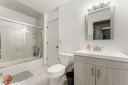 1308 Oriole Trl, Carol Stream IL  60188-6063 exterior