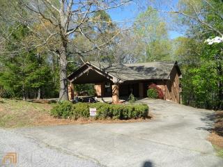 3323 Barry Ln, Gainesville, GA 30506-3748