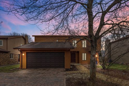 5719 Silentbrook Ln, Rolling Meadows, IL 60008-2121