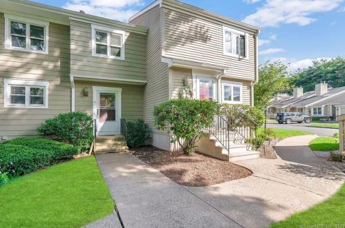 6 Lakeview Dr, Southington, CT 06489-3454